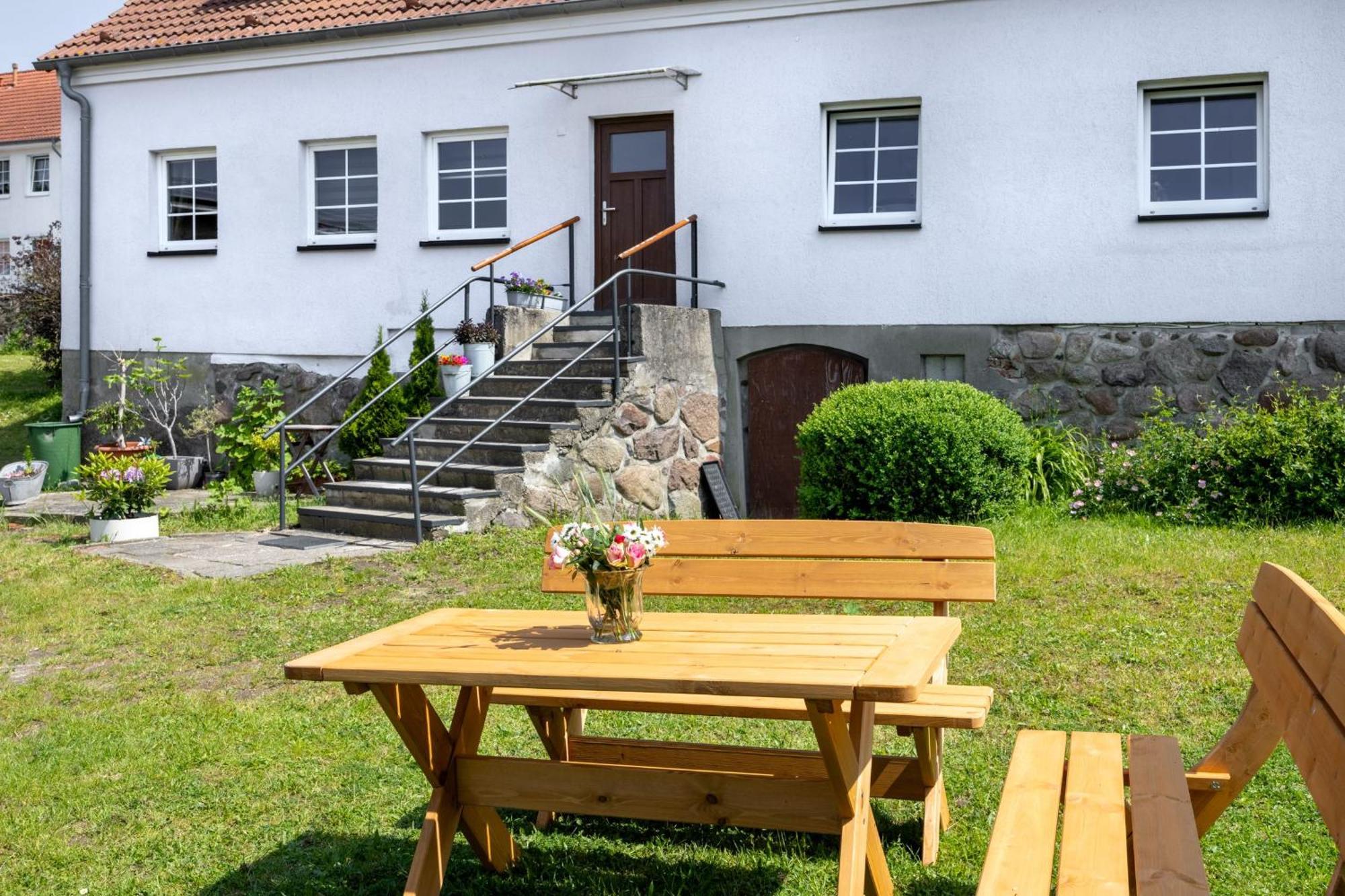 Ferienwohnung "Flori'S Ponyhof" Kröpelin Exteriör bild